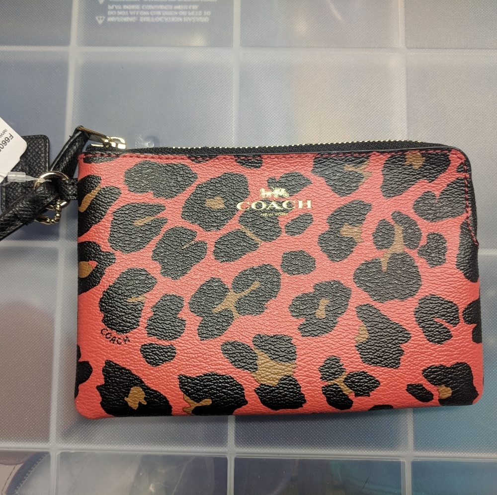 Coach F66053 wristlet